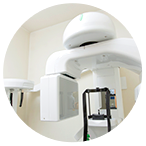 歯科用CTをはじめ高度な医療設備を備えています