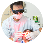 虫歯からインプラント治療まで幅広い診療に対応